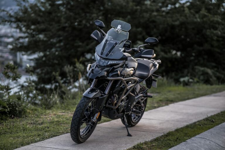 Best Hybrid Bike Kickstands for Parking Convenience - Featured image