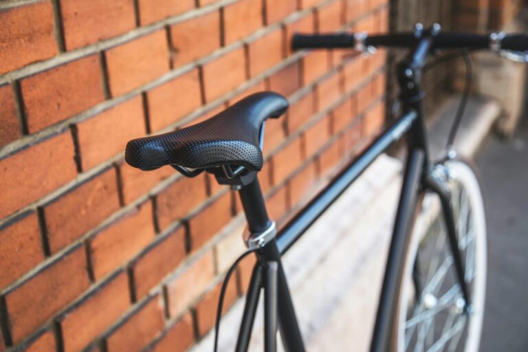 Best Road Bike Saddles for Long Distance Comfort - Featured image