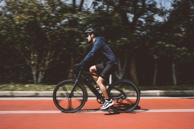 Best Road Bike Trainers for Indoor Winter Training - Featured image