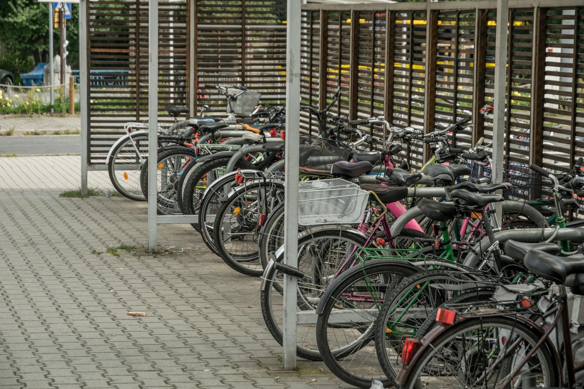 How School Bike Rack Design Affects Lock Effectiveness