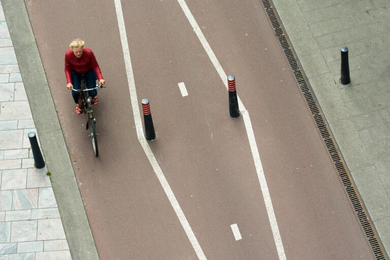 How to Deal With Sweat When Bike Commuting to Work - Featured image