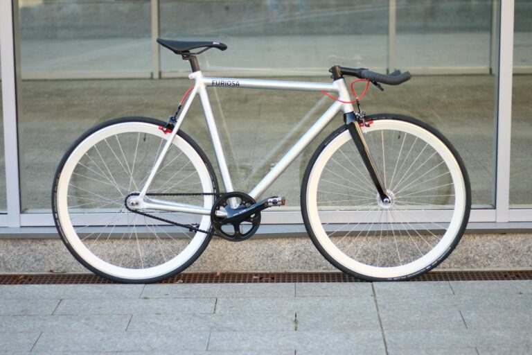 How to Maintain Your Commuter Bike With Minimal Effort - Featured image