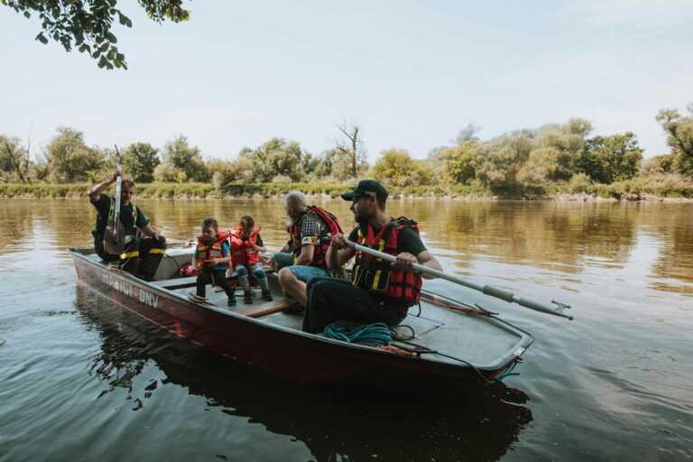How to Ride With Kids in Traffic Safely as a Family - Featured image