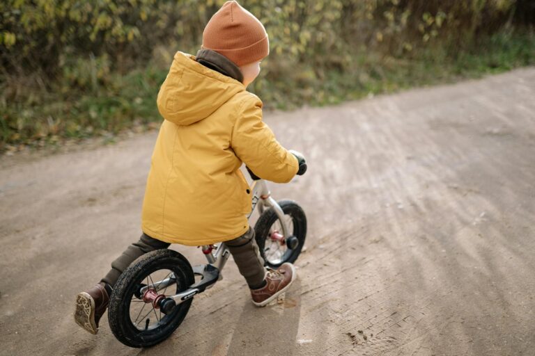 How to Transition Your Child From Balance Bike to Pedal Bike - Featured image
