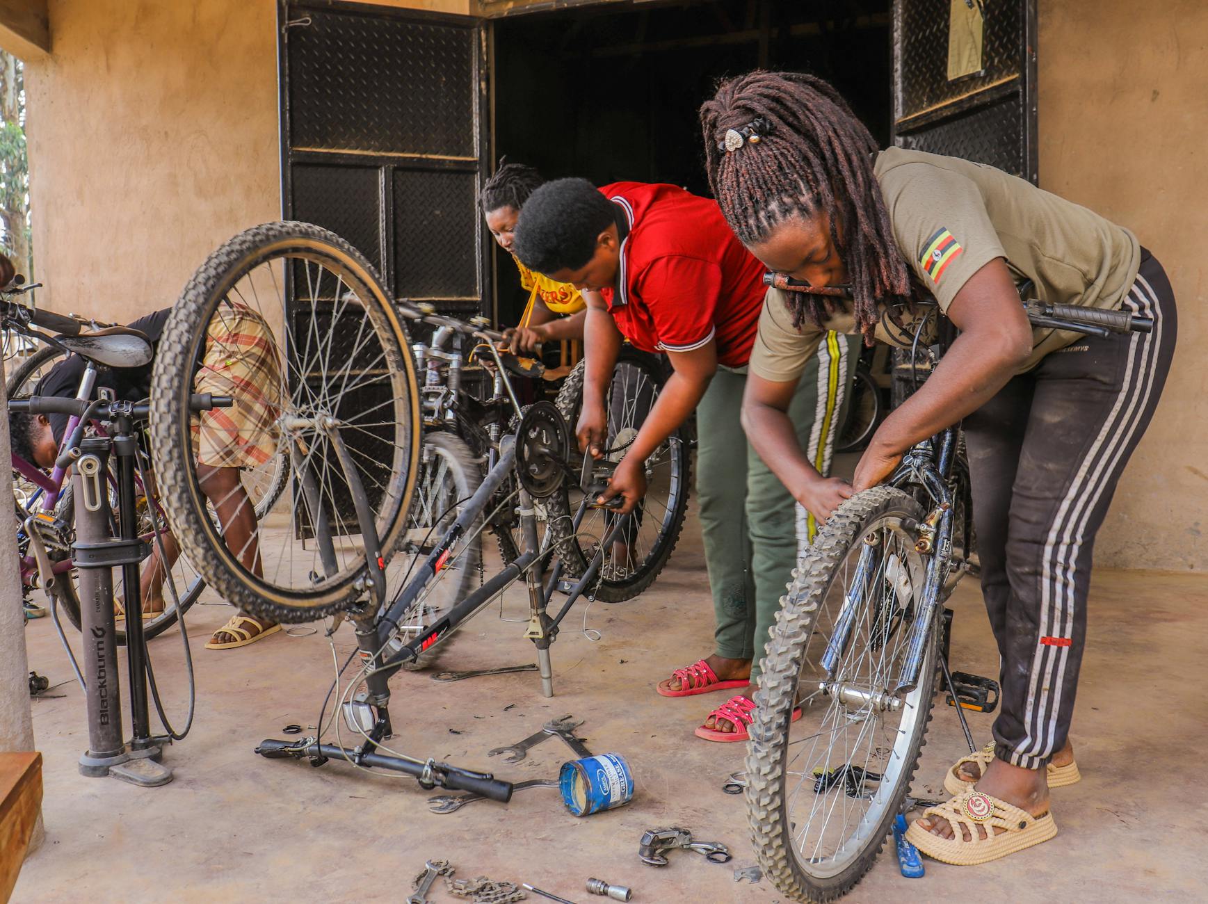 How Women's-Specific Hybrid Bikes Affect Size Selection