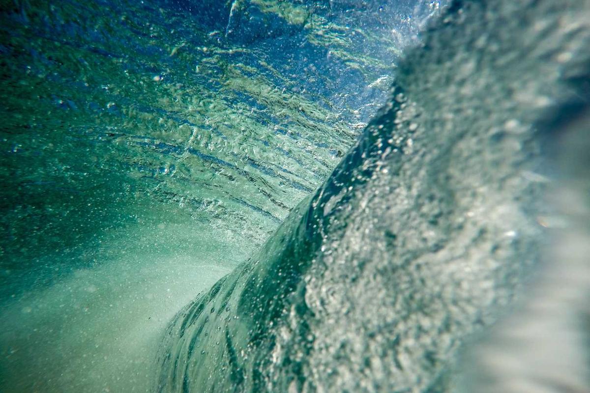 Illustration for Mid-Drive vs Hub Motor Electric Bikes: Understanding the Key Differences