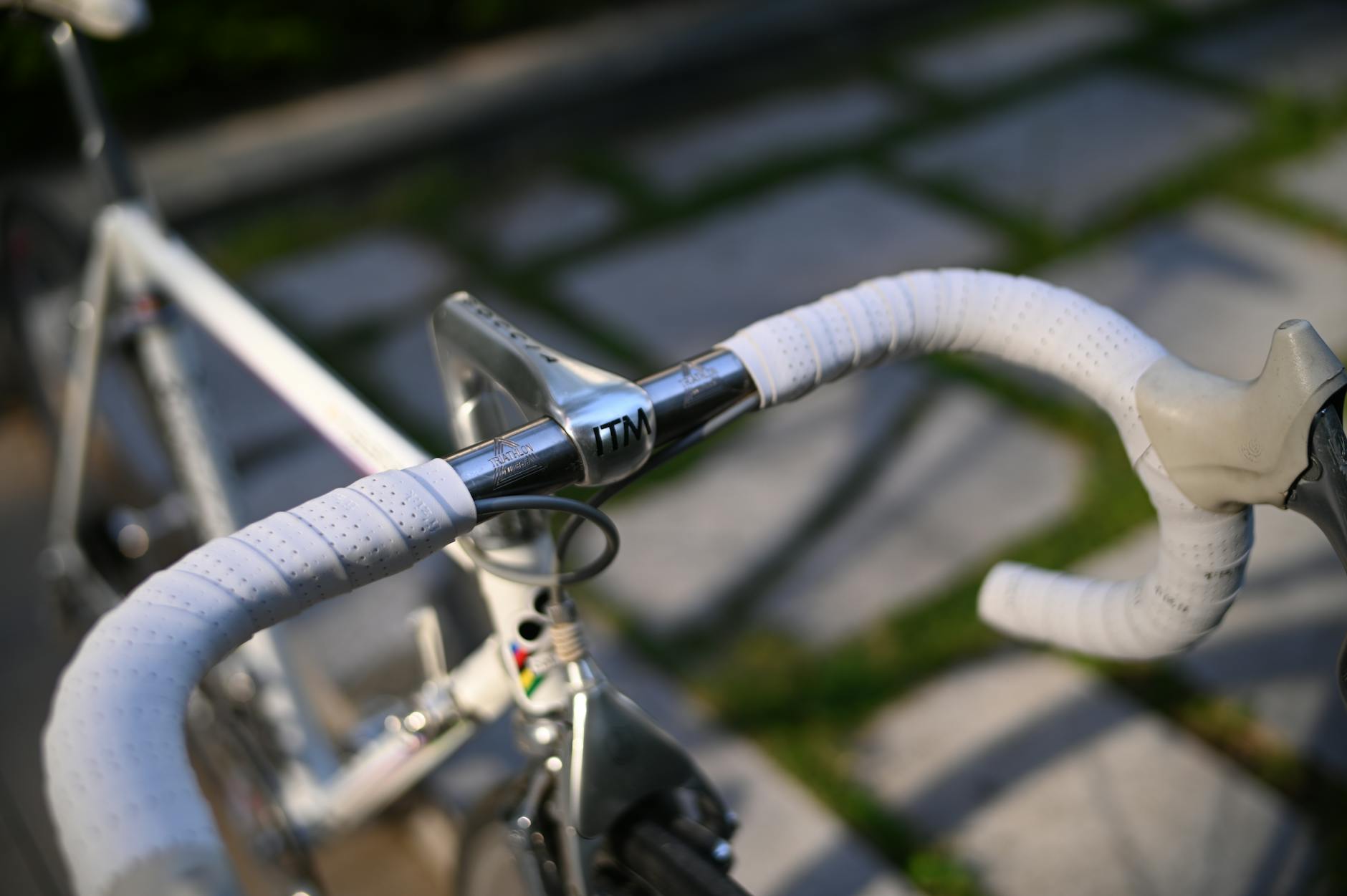 What Handlebar Width Provides the Best Gravel Bike Control?