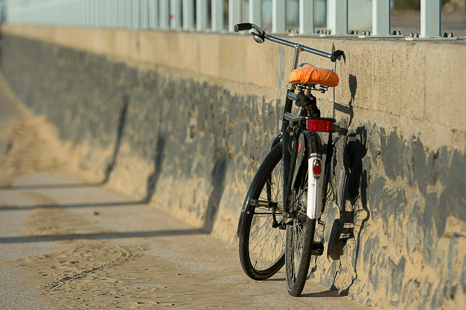 What Makes a Kickstand Ideal for Hybrid Bike Parking?