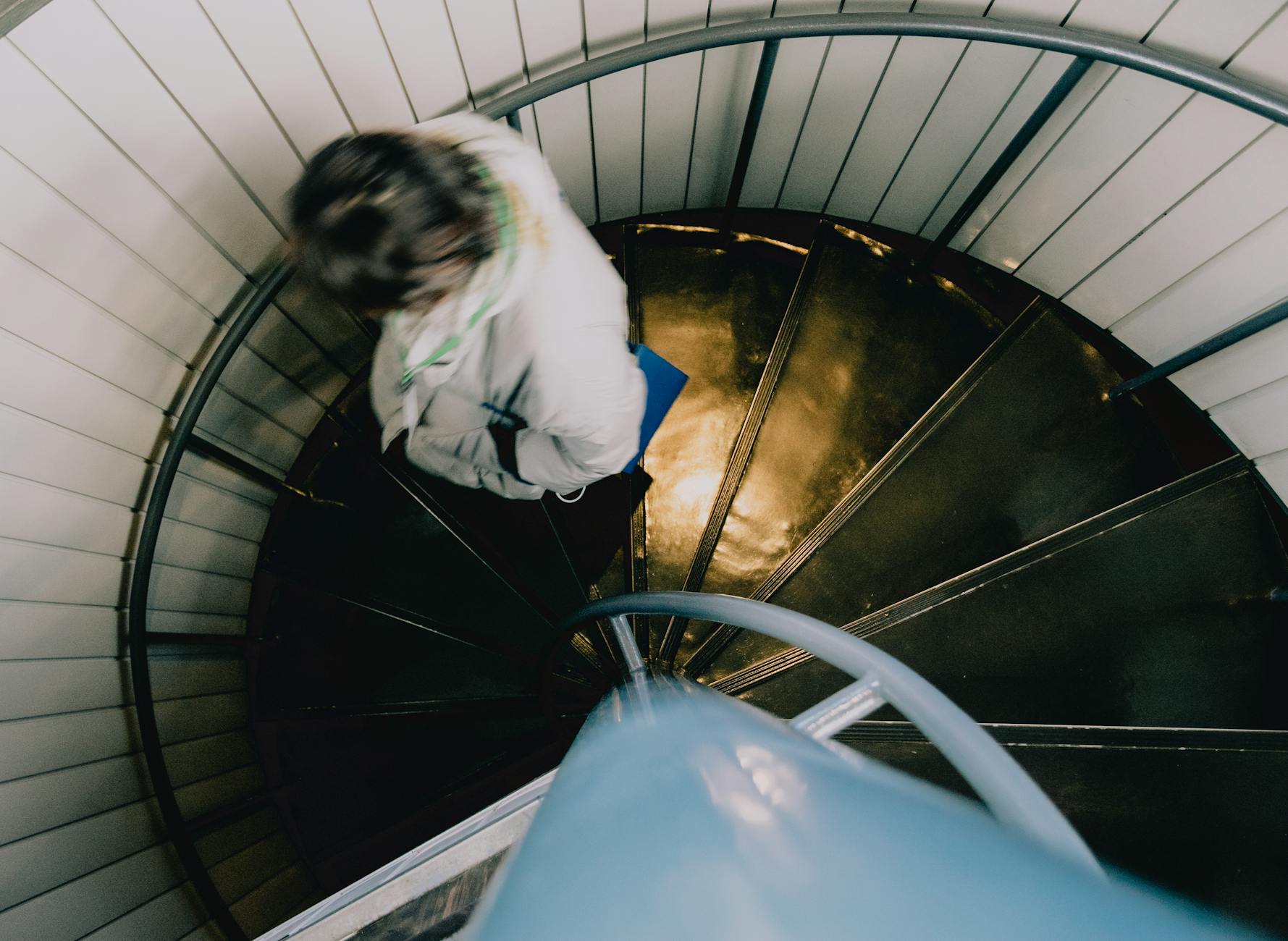 Why Is Descending on a Road Bike at High Speeds So Challenging?