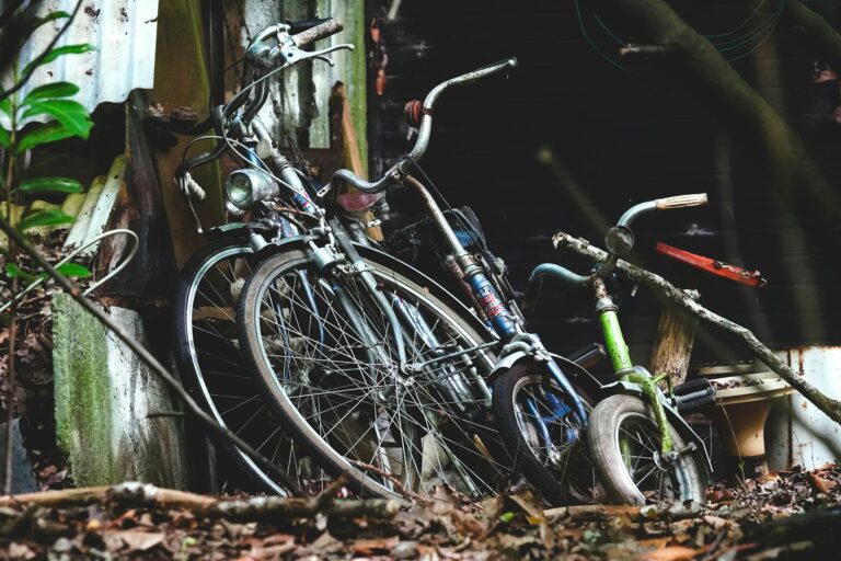 How to Remove Rust From an Old Bike Frame and Parts - Featured image