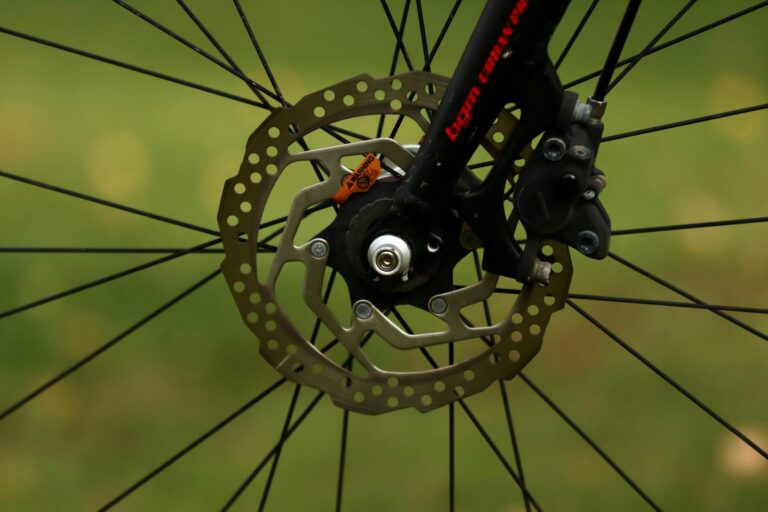 How to Replace Bike Brake Pads When They Wear Out - Featured image