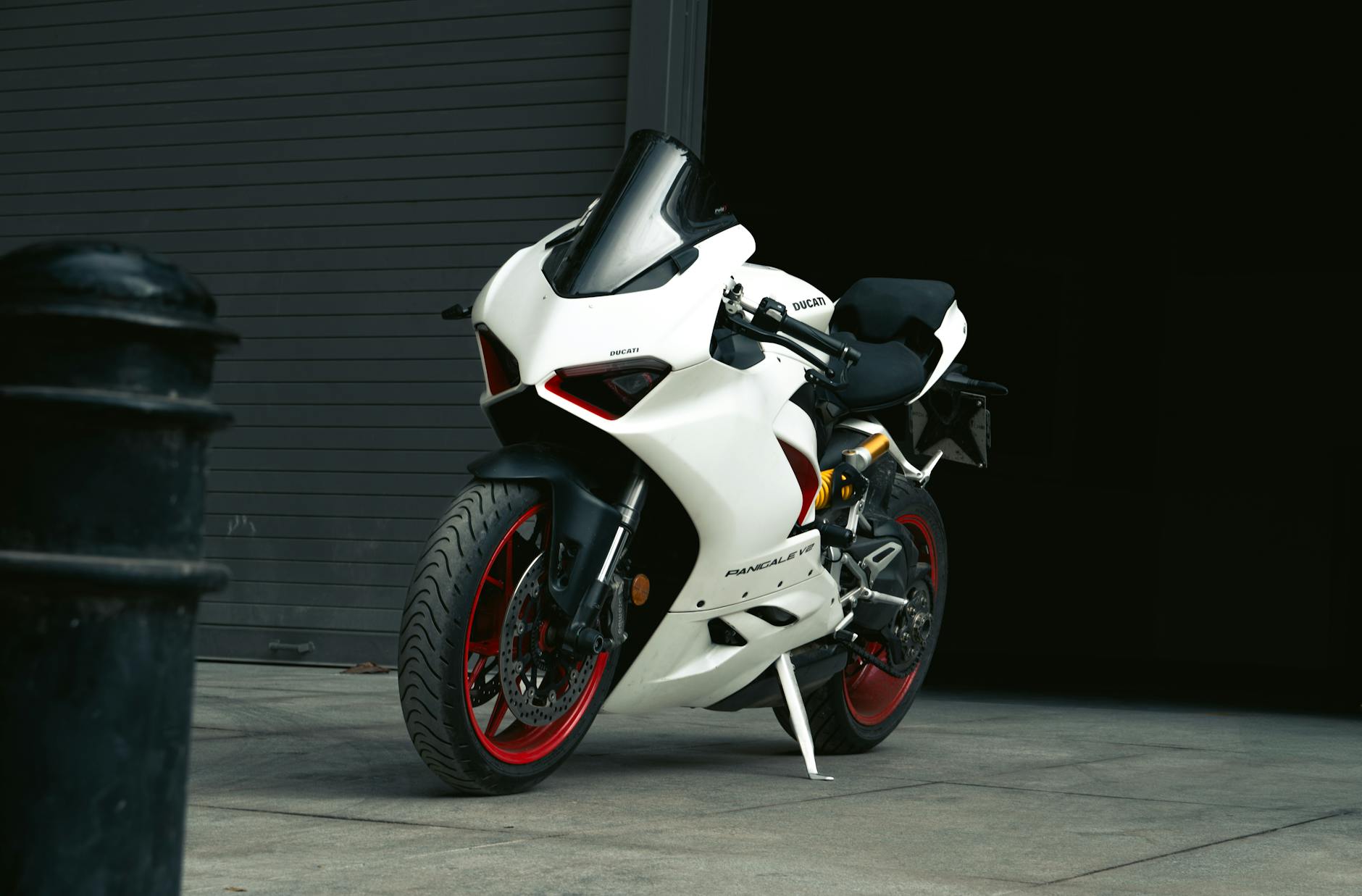 What Makes a Bike Commuting Shoe Look Professional Enough for Work?