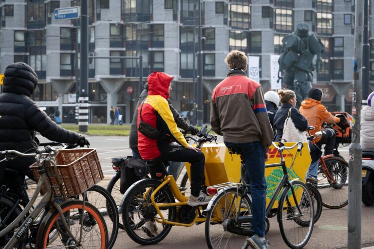 Best Bike Mirrors for Seeing Traffic Behind You - Featured image