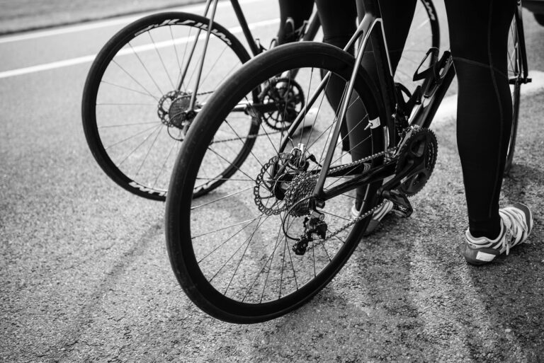 Best Cycling Arm and Leg Warmers for Variable Weather - Featured image