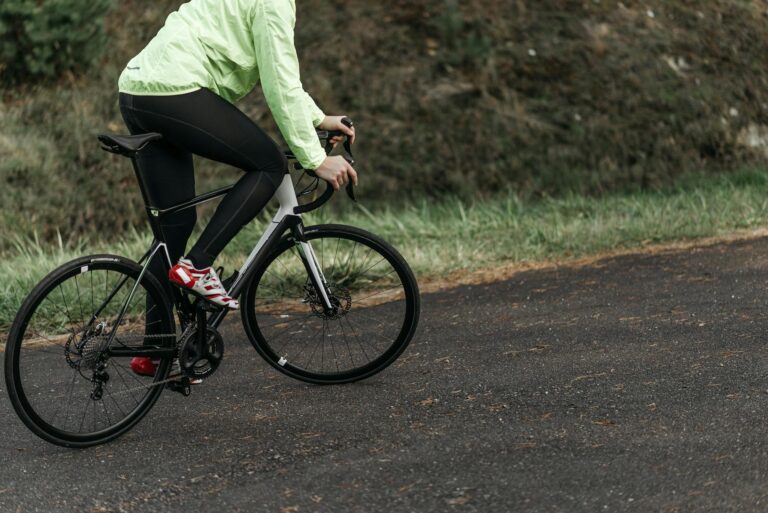 Best Cycling Rain Jackets That Are Breathable - Featured image
