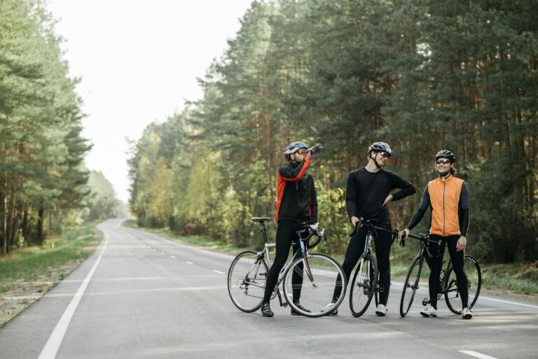 Cycling Hydration Guide: How Much Water to Drink - Featured image