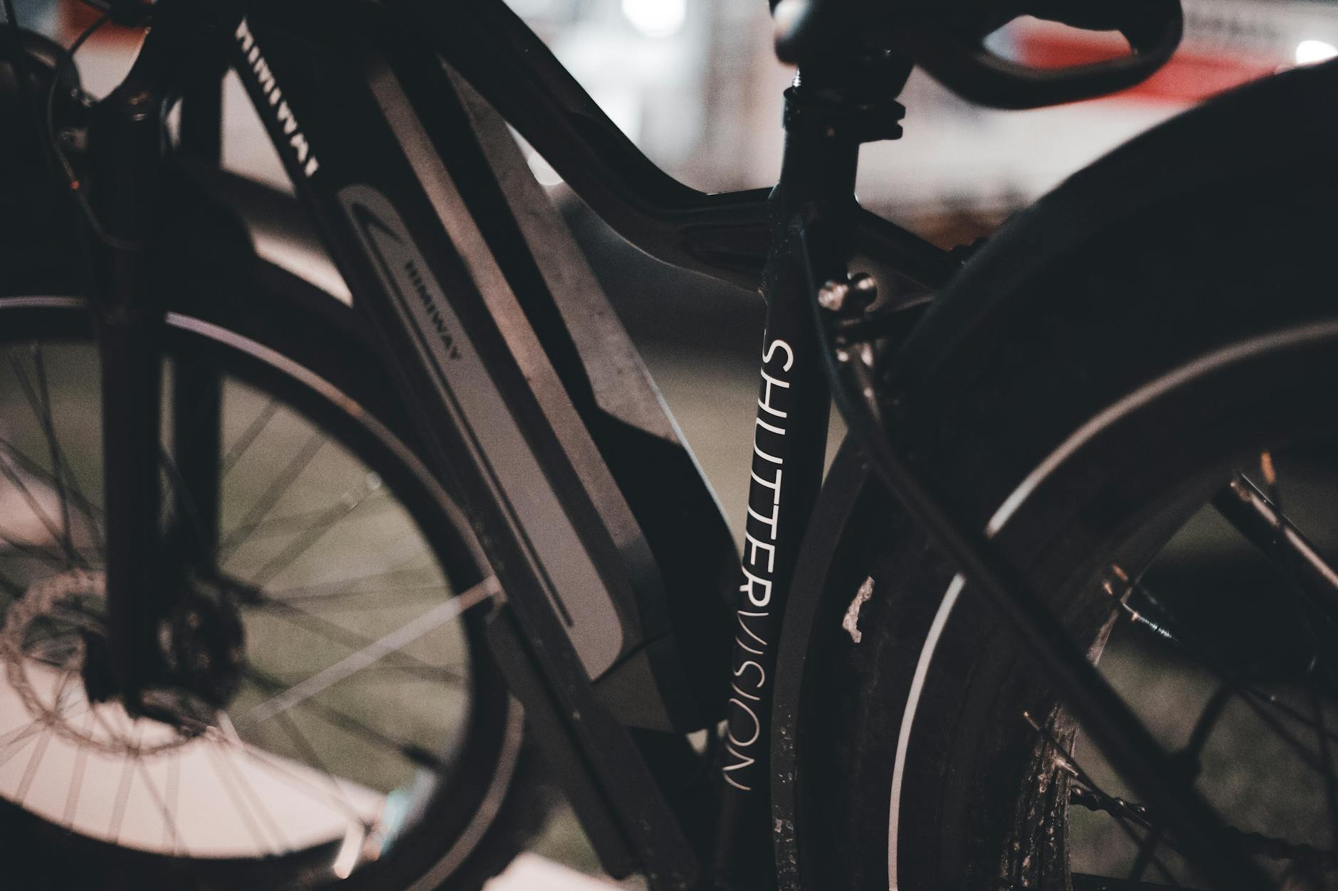 How Do Electric Bicycles Compare to Traditional Bicycles for Daily Commuting?