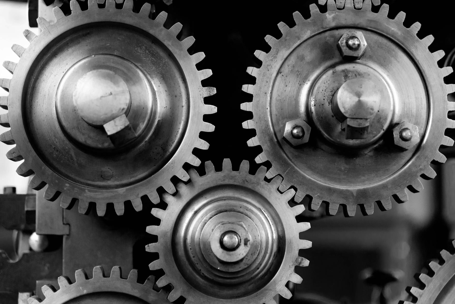 How Gear Ratio and Sprocket Size Control Speed vs. Torque