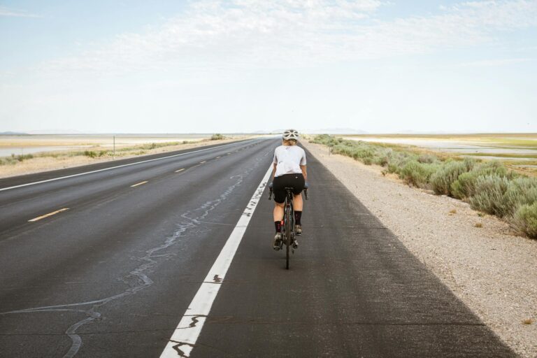 How to Avoid Bonking on Long Bike Rides - Featured image