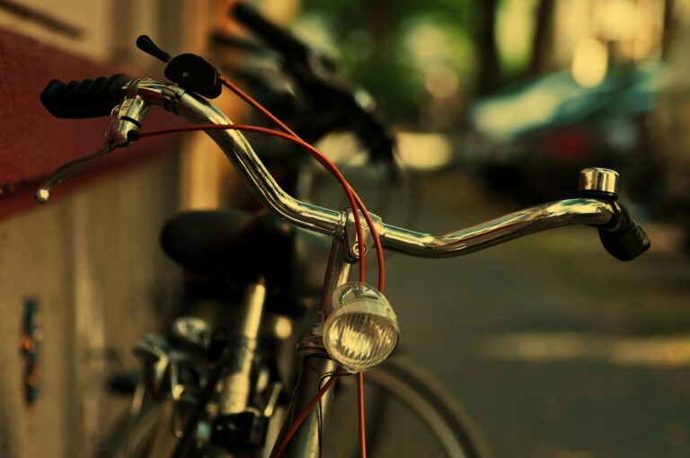 How to Choose Bike Lights for Different Riding Conditions - Featured image