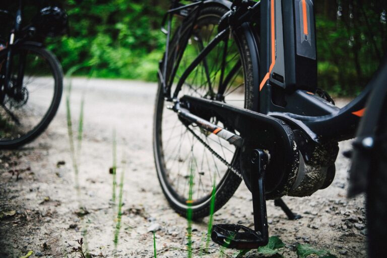 How to Choose Bike Pedals for Your Riding Style - Featured image