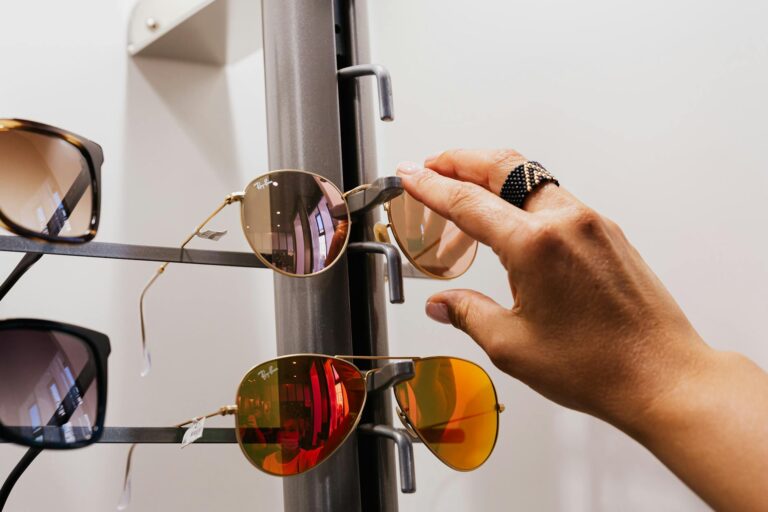 How to Choose Cycling Sunglasses for Eye Protection - Featured image
