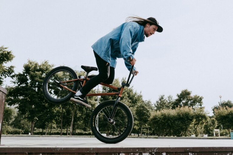 How to Learn 180s and 360s on a BMX Bike - Featured image
