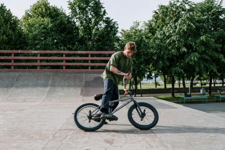 How to Learn Basic BMX Tricks as a Beginner - Featured image
