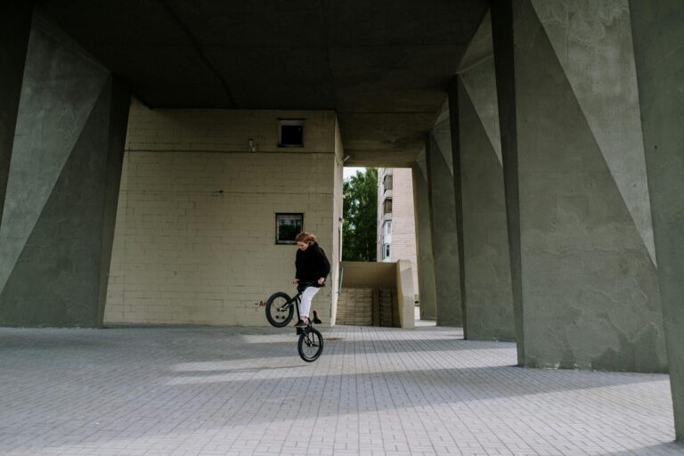 How to Learn to Bunny Hop on a BMX Bike - Featured image