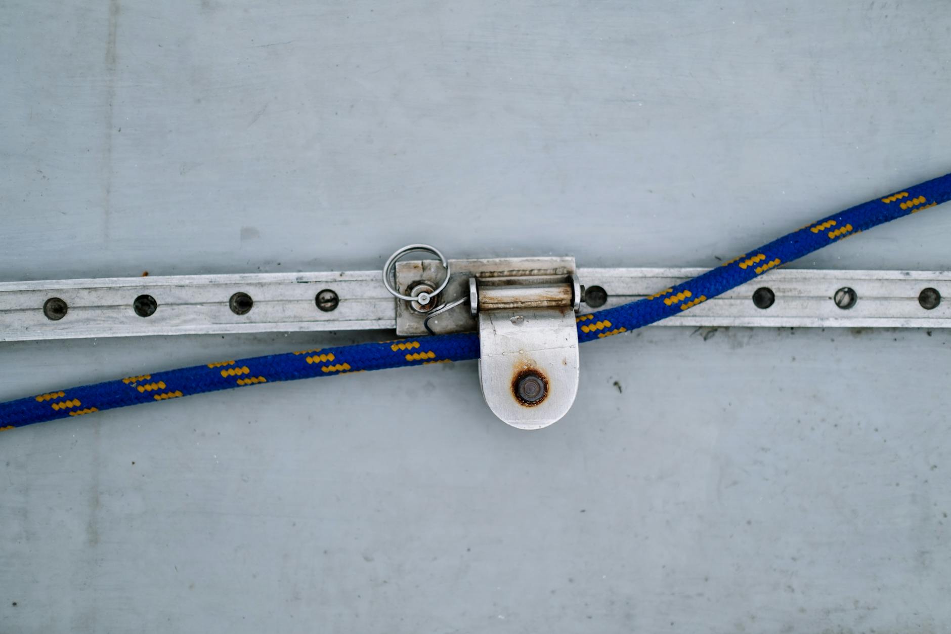 What Makes a Hitch-Mounted Bike Rack Easy to Load?