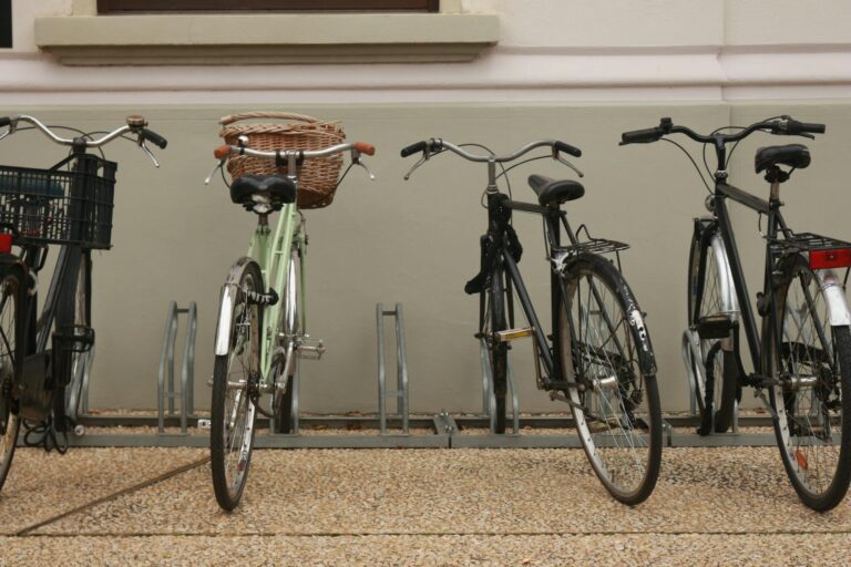 Why More Commuters Are Choosing Bicycles for Transportation - Featured image
