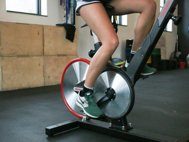 Best Cycling Workouts for Building Leg Muscle - Featured image