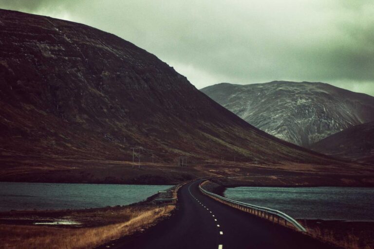 Best International Cycling Routes Worth Traveling For - Featured image