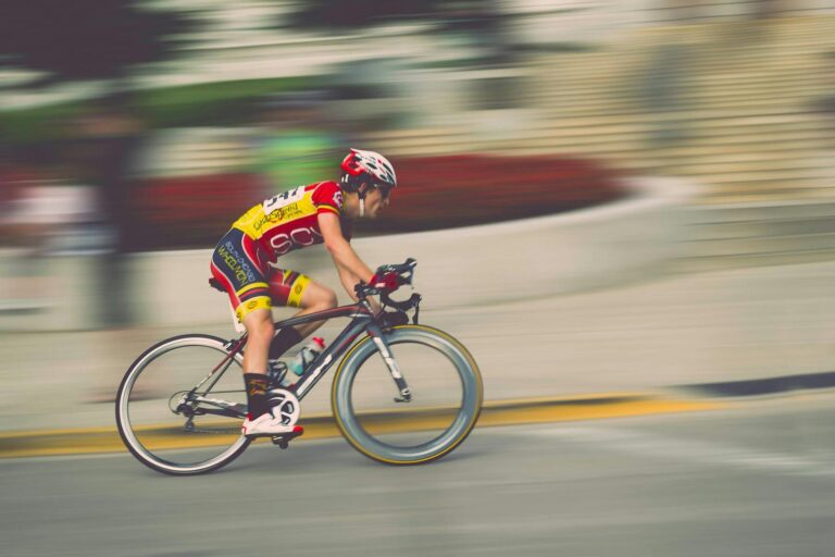 How Cycling Improves Mental Health and Reduces Stress - Featured image