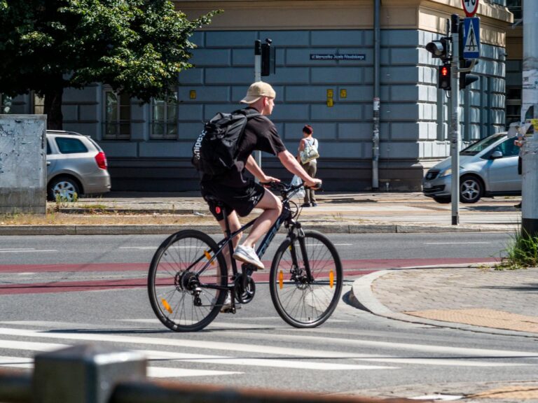 At Least 81% of Cyclists Have Never Replaced Their Bar Tape or Grips on Schedule - Featured image