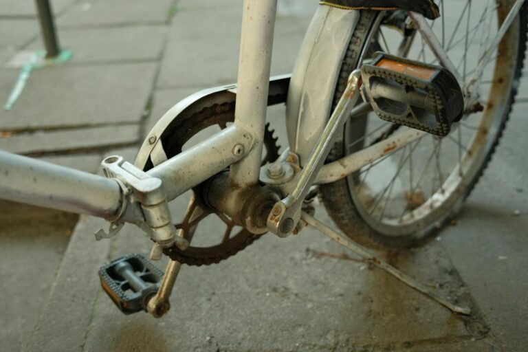 Chainring Bolt Torque: What Most Cyclists Don't Know About 3 Nm Could Cause a Dangerous Chainring Drop - Featured image