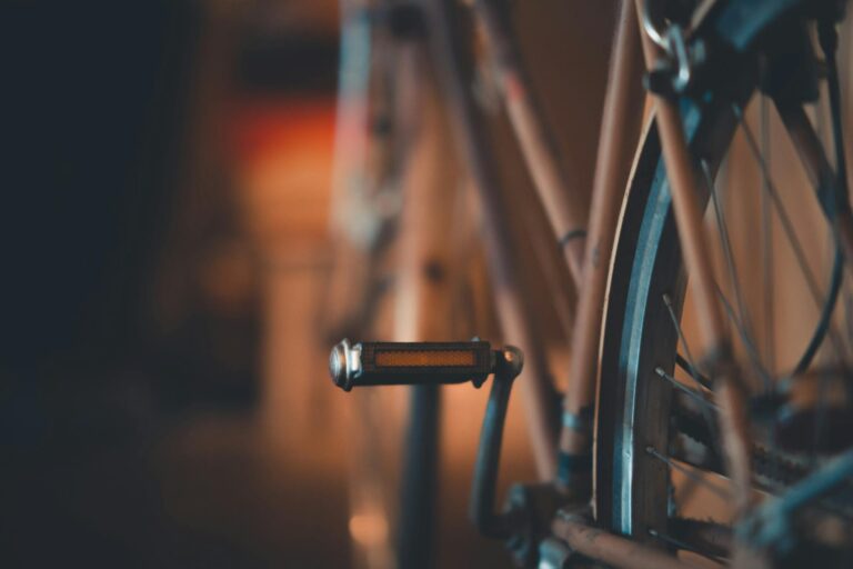 Fact Check: Do Clipless Pedals Actually Improve Power Output by 10%? New Research Says Less - Featured image