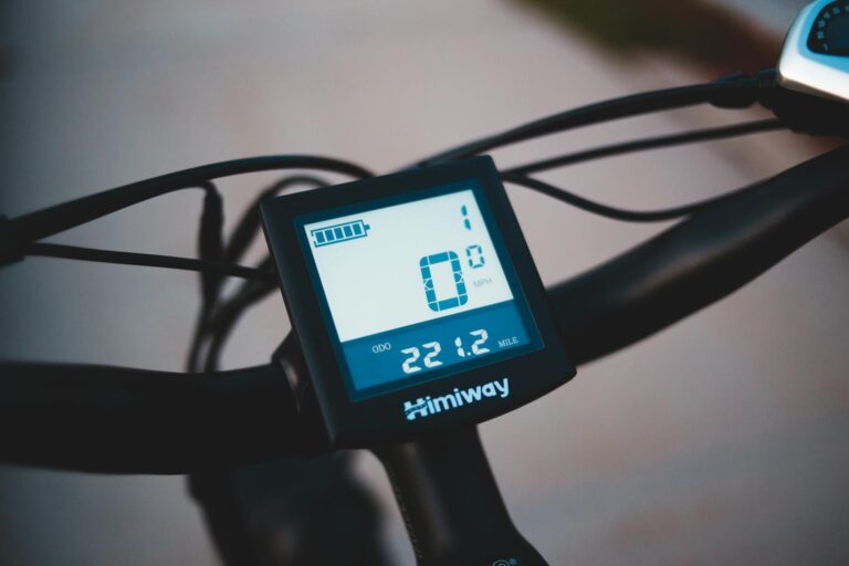 He Biked 500 Miles With His 10-Year-Old Daughter and It Cost Them Only $1,500 for the Entire Trip - Featured image