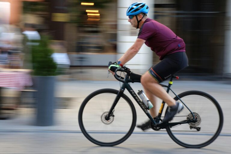 New Study Found Cyclists Over 50 Have Joint Health Comparable to Non-Cyclists 15 Years Younger - Featured image