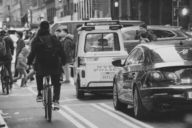 New Study Found Cyclists Who Ride in Groups Are 28% Less Likely to Be Hit by Cars - Featured image