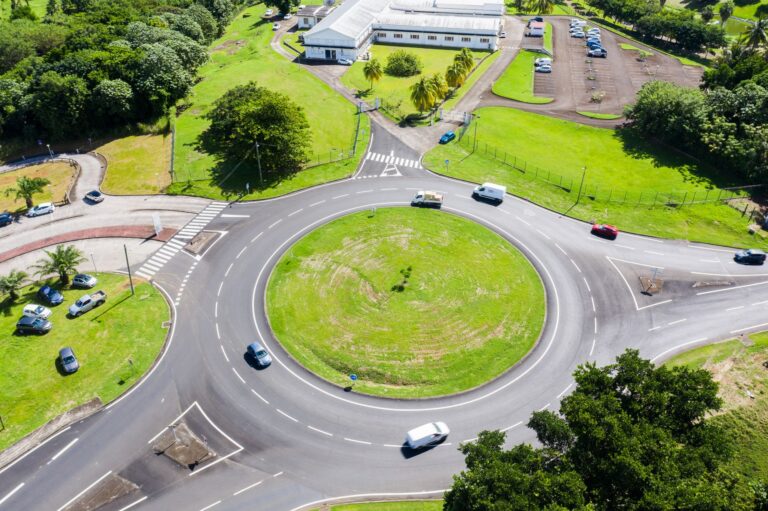 New Study Found Roundabouts Without Bike Lanes Increase Cyclist Injury Risk by 55% - Featured image
