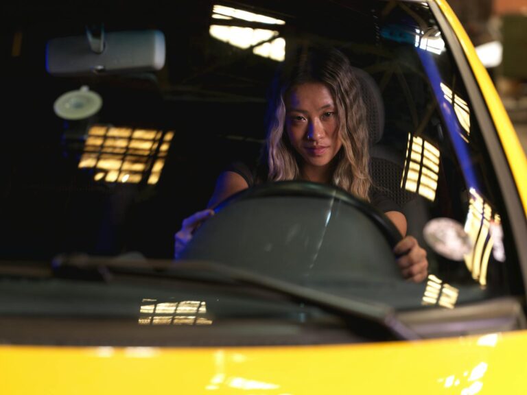 She Quit Driving for 1 Year and Saved $14,200 by Using a Bike and Public Transit - Featured image