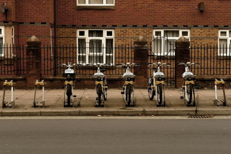 The Cycling Infrastructure Inequality Crisis Explained in One Statistic: Low-Income Neighborhoods Have 72% Fewer Bike Lanes - Featured image