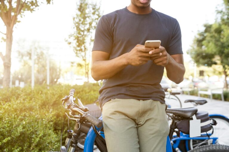Warning: 45% of Bike Phone Mounts Vibrate Enough to Damage Your Camera in Under 6 Months - Featured image