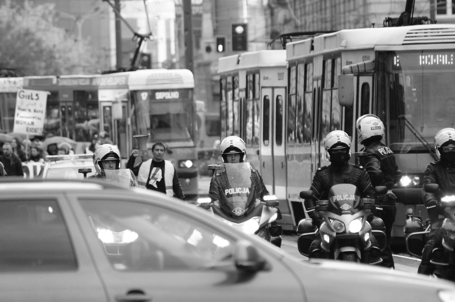 Do Mandatory Helmet Laws Reduce Fatalities?