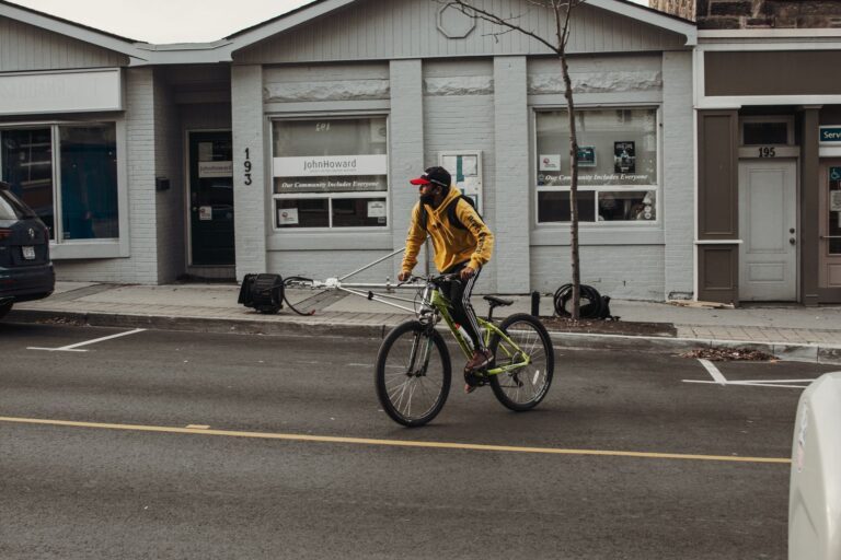 Protected Howard Street Bike Lane Obstruction: Missing Detour for Cyclists - Featured image