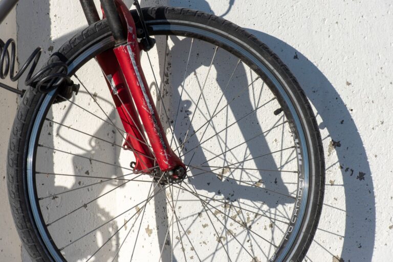 Tire Bead Hook vs Hookless: What Most Cyclists Don't Know About Rim Compatibility Could Cause a Dangerous Blowout - Featured image
