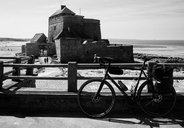 Tour de France heart rate data reveals cardiovascular demands on elite cyclists - Featured image