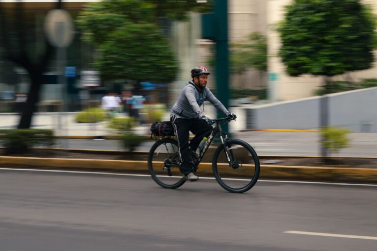 Common Bike Commuting Questions: Planning, Gear, Safety, and Practical Answers for Cyclists - Featured image