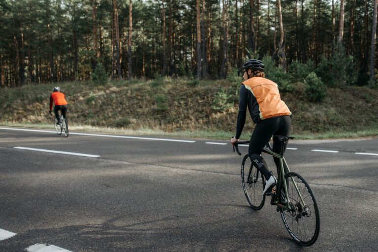 How Cyclists Can Build a Plan for Cycling FTP Training: Weekly Workouts, Recovery, and Progression - Featured image
